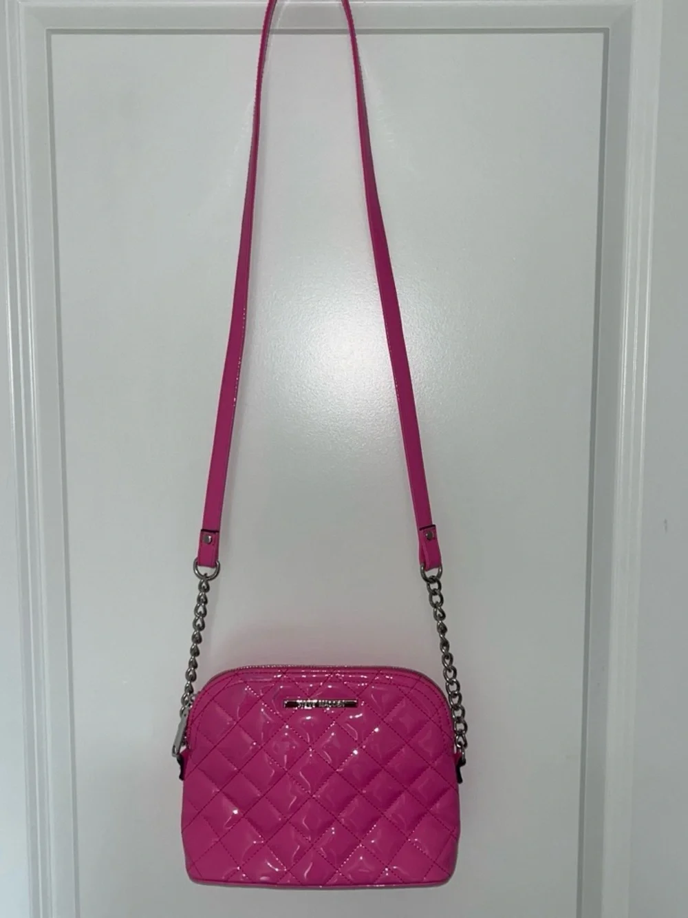 STEVE MADDEN Quilted Patent Crossbody Bag in Hot Pink